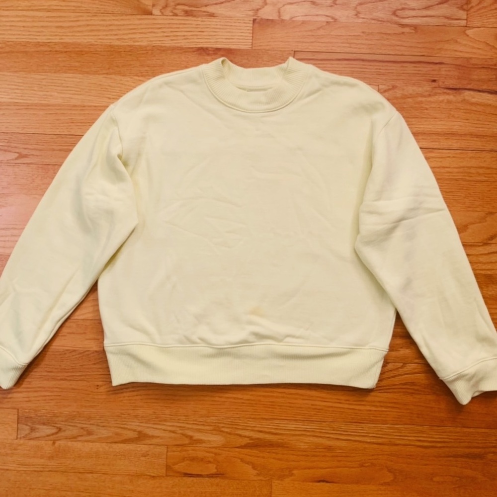Yellow sweatshirt